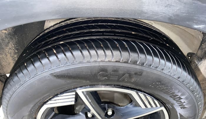 2025 Tata NEXON CREATIVE + SUNROOF 1.2 PETROL, Petrol, Manual, 8,414 km, Right Rear Tyre Tread