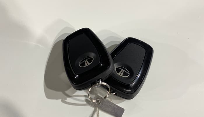 2025 Tata NEXON CREATIVE + SUNROOF 1.2 PETROL, Petrol, Manual, 8,414 km, Key Close Up