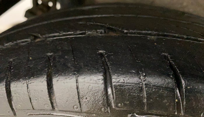 2014 Maruti Wagon R 1.0 LXI CNG, CNG, Manual, 1,05,185 km, Right Rear Tyre Tread