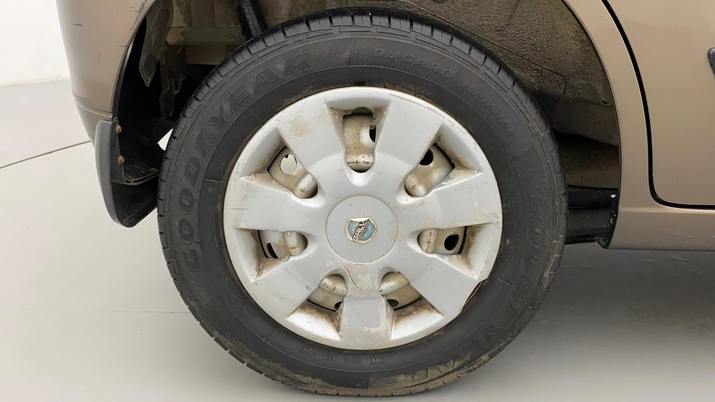 2014 Maruti Wagon R 1.0 LXI CNG, CNG, Manual, 1,05,185 km, Right Rear Wheel