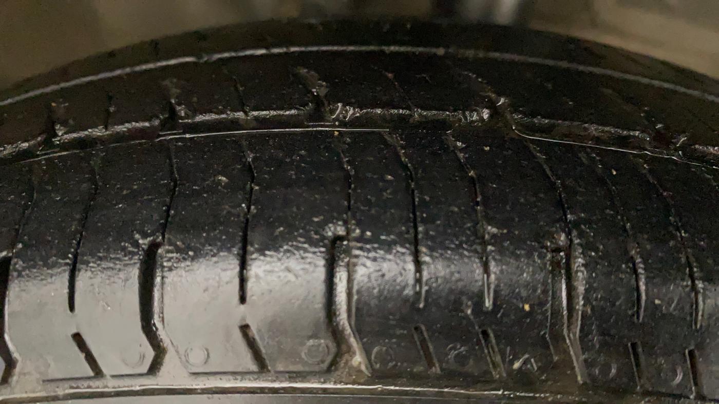 2014 Maruti Wagon R 1.0 LXI CNG, CNG, Manual, 1,05,185 km, Right Front Tyre Tread