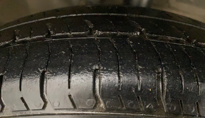 2014 Maruti Wagon R 1.0 LXI CNG, CNG, Manual, 1,05,185 km, Right Front Tyre Tread