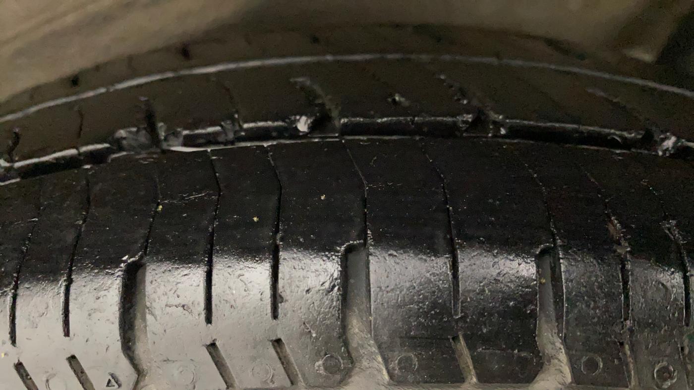 2014 Maruti Wagon R 1.0 LXI CNG, CNG, Manual, 1,05,185 km, Left Rear Tyre Tread