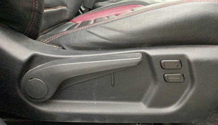 2023 Hyundai VENUE SX (O) 1.0 TURBO DCT, Petrol, Automatic, 27,749 km, Driver Side Adjustment Panel