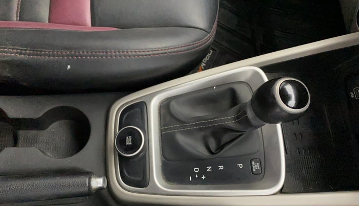 2023 Hyundai VENUE SX (O) 1.0 TURBO DCT, Petrol, Automatic, 27,749 km, Gear Lever