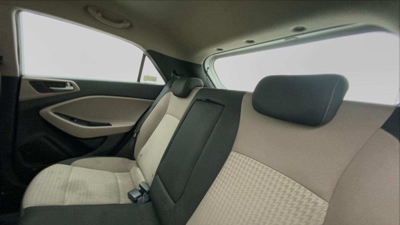 2018 Hyundai Elite i20 ASTA 1.2 (O), Petrol, Manual, 19,598 km, Right Side Rear Door Cabin