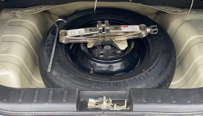 2019 Maruti Alto LXI, Petrol, Manual, 65,860 km, Dicky (Boot door) - Tool missing
