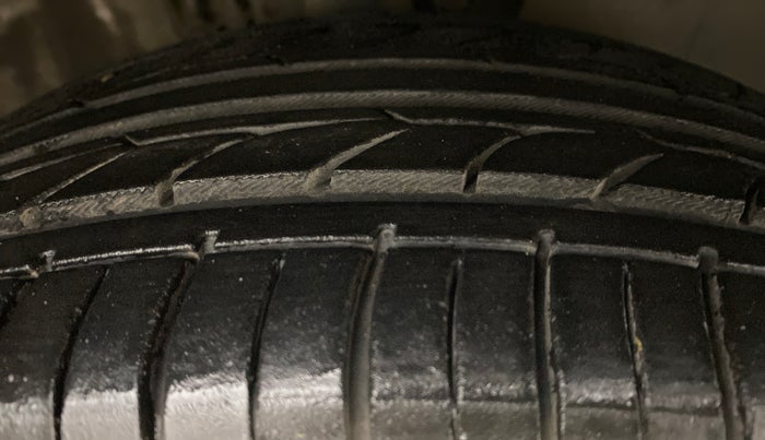 2017 Volkswagen Ameo HIGHLINE 1.5L AT (D), Diesel, Automatic, 45,867 km, Right Front Tyre Tread