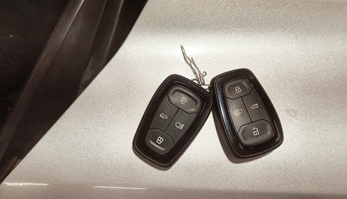 2020 Tata NEXON XZ PLUS PETROL SUNROOF, Petrol, Manual, 71,733 km, Key Close Up