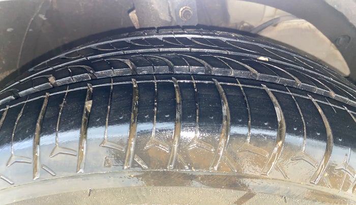 2018 Maruti Swift ZXI AMT, Petrol, Automatic, 33,539 km, Right Front Tyre Tread