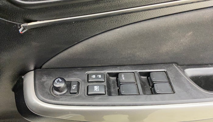 2018 Maruti Swift ZXI AMT, Petrol, Automatic, 33,539 km, Driver Side Door Panels Control