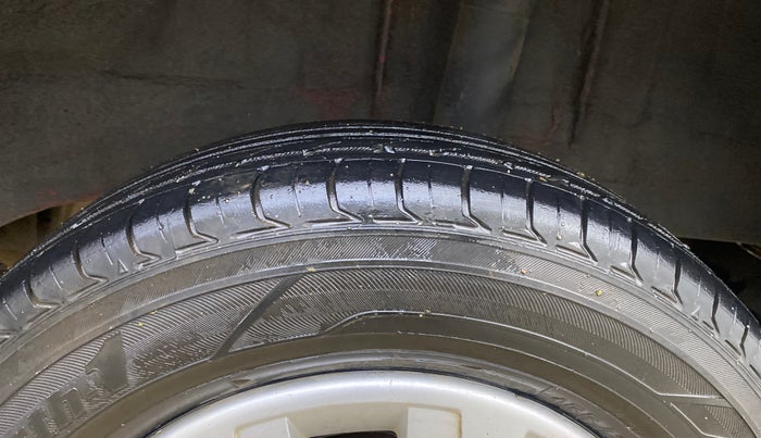 2016 Renault Kwid RXE, Petrol, Manual, 98,068 km, Left Rear Tyre Tread