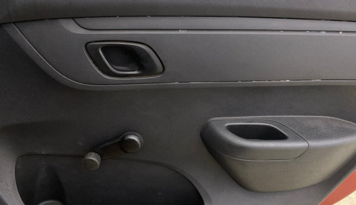 2016 Renault Kwid RXE, Petrol, Manual, 98,068 km, Driver Side Door Panels Control