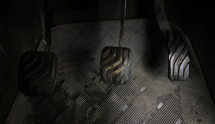 2016 Renault Kwid RXE, Petrol, Manual, 98,068 km, Pedals