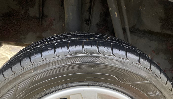 2016 Renault Kwid RXE, Petrol, Manual, 98,068 km, Right Rear Tyre Tread