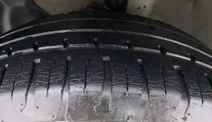 2015 Hyundai Elite i20 MAGNA 1.2, Petrol, Manual, 35,442 km, Left Front Tyre Tread