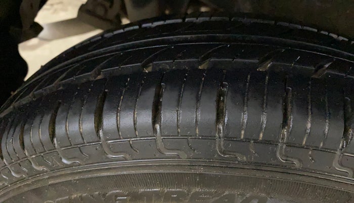 2015 Maruti Wagon R 1.0 LXI, Petrol, Manual, 47,105 km, Right Rear Tyre Tread