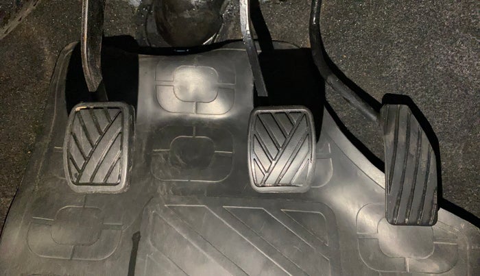 2015 Maruti Wagon R 1.0 LXI, Petrol, Manual, 47,105 km, Pedals