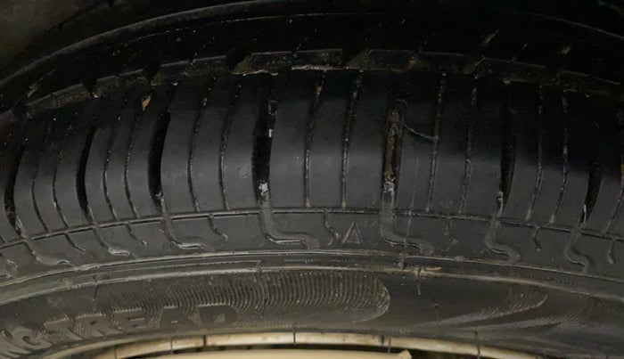 2015 Maruti Wagon R 1.0 LXI, Petrol, Manual, 47,105 km, Left Rear Tyre Tread