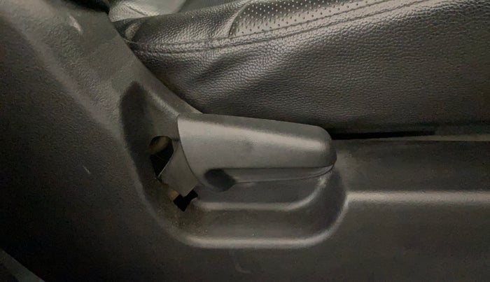 2015 Maruti Wagon R 1.0 LXI, Petrol, Manual, 47,105 km, Driver Side Adjustment Panel