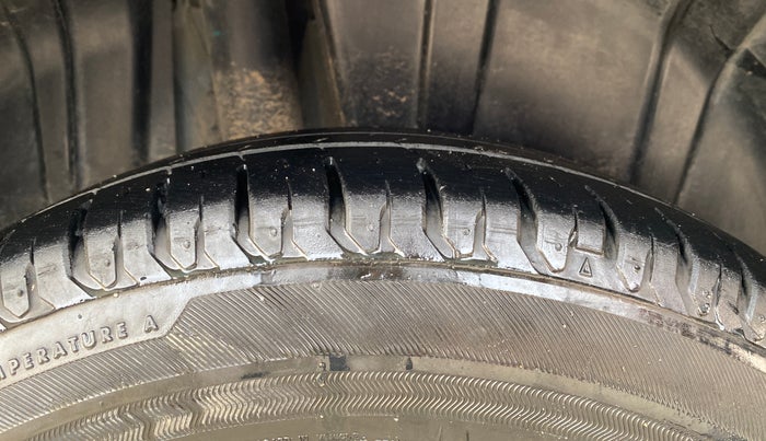 2021 Maruti XL6 ALPHA MT, Petrol, Manual, 21,229 km, Right Rear Tyre Tread