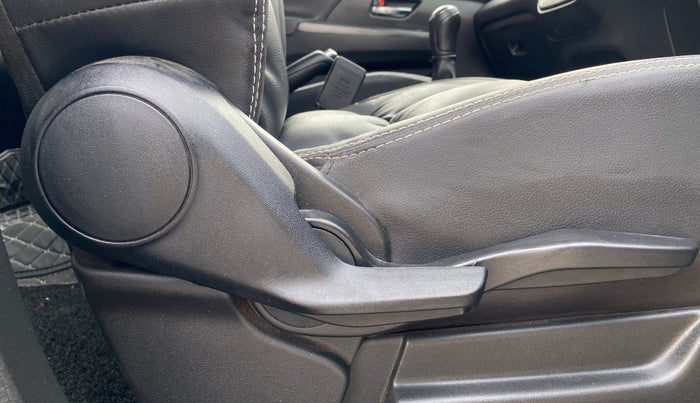 2021 Maruti XL6 ALPHA MT, Petrol, Manual, 21,229 km, Driver Side Adjustment Panel