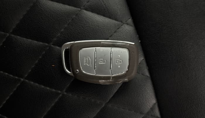2023 Hyundai VENUE SX 1.2 PETROL, Petrol, Manual, 76,179 km, Key Close Up
