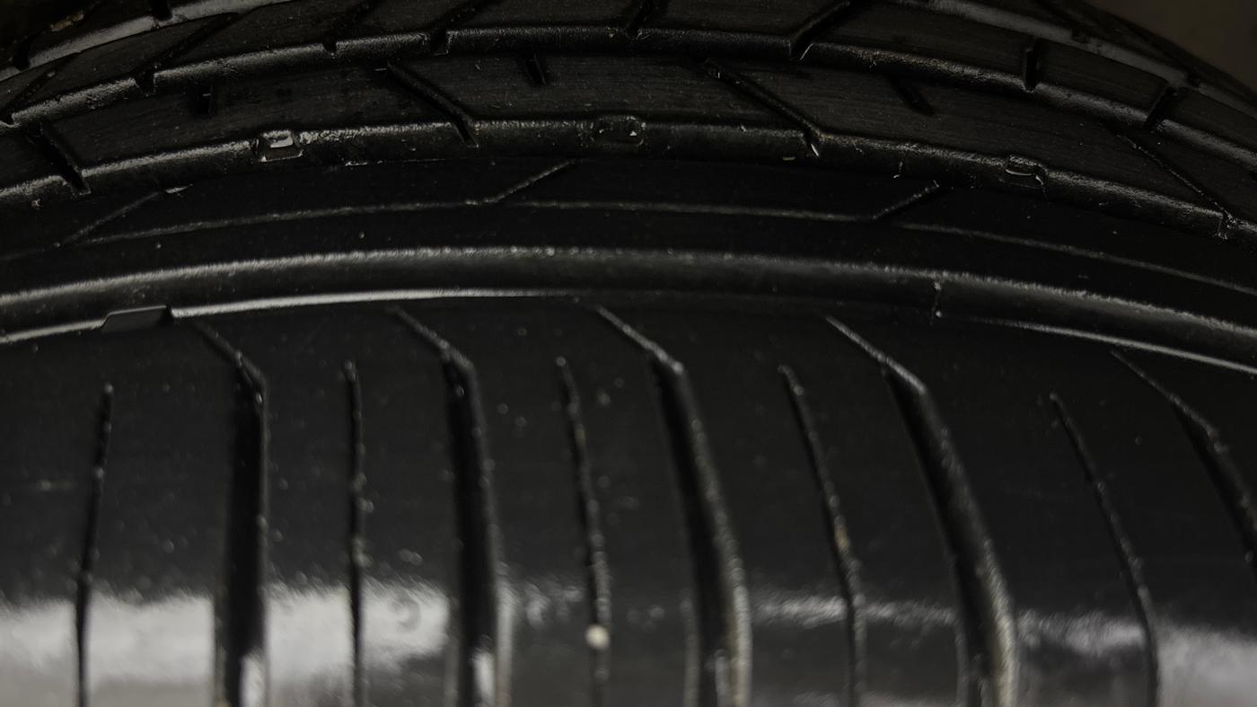 2023 Hyundai VENUE SX 1.2 PETROL, Petrol, Manual, 76,179 km, Right Front Tyre Tread