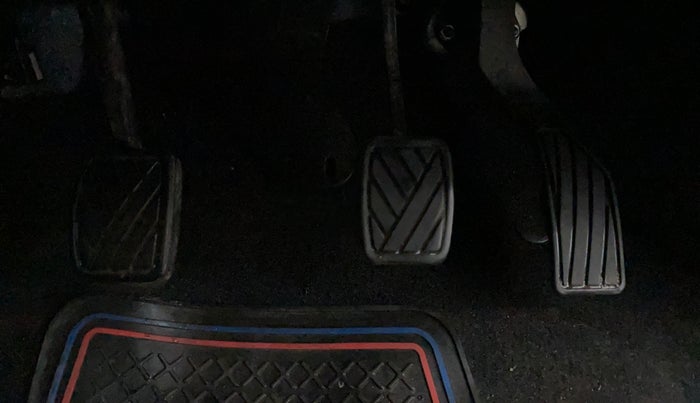 2013 Maruti Swift VXI, Petrol, Manual, 35,748 km, Pedals