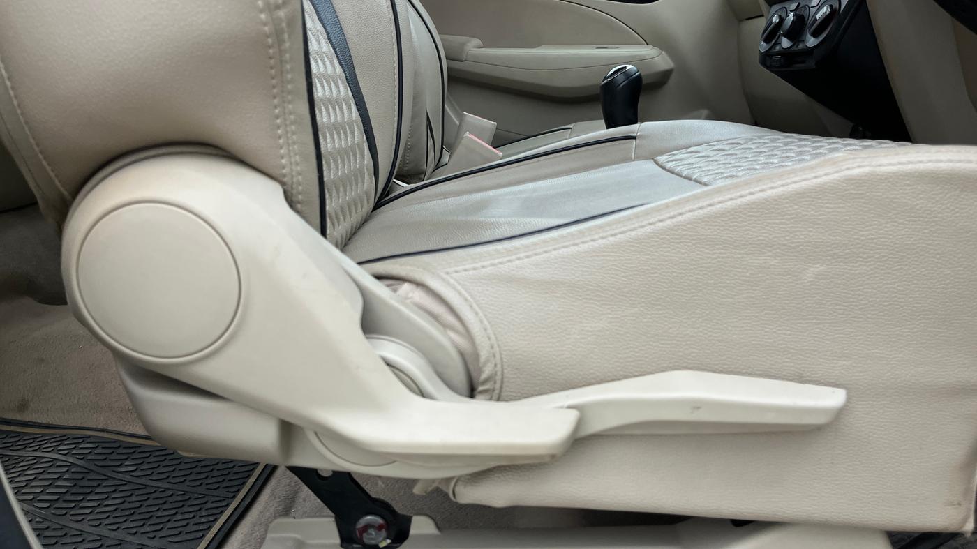 2019 Maruti Dzire VXI, Petrol, Manual, 58,671 km, Driver Side Adjustment Panel