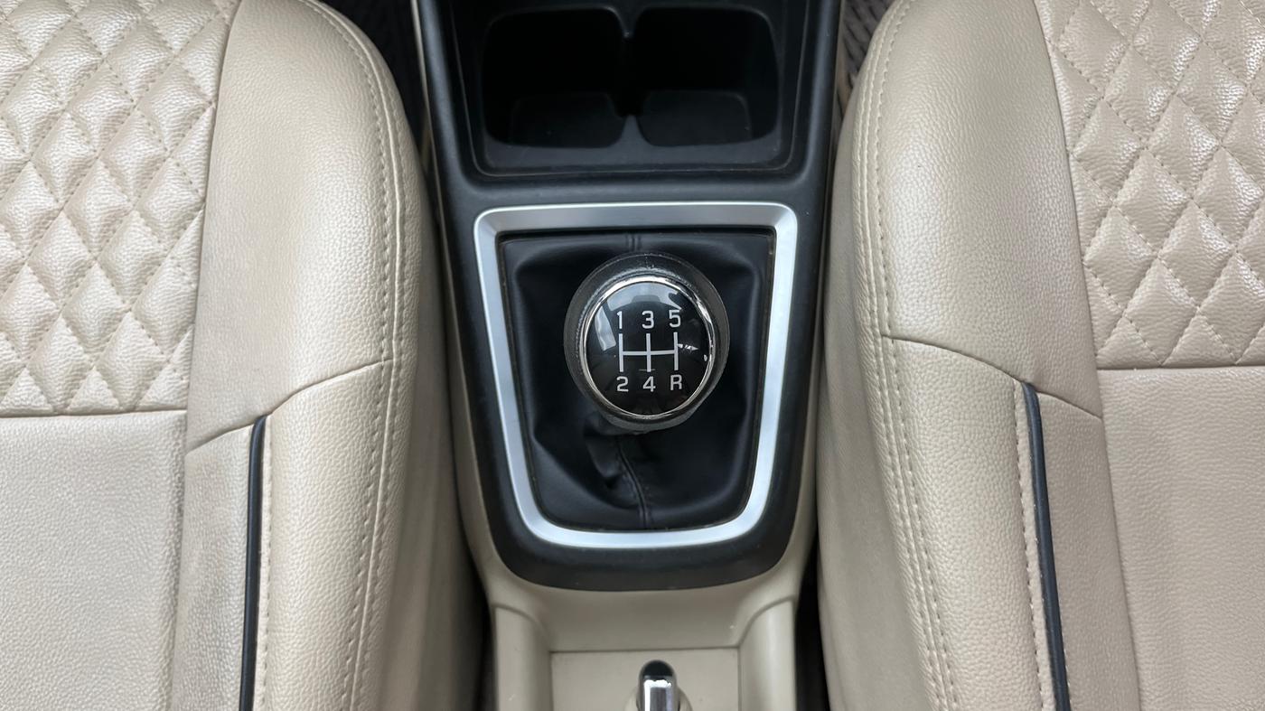 2019 Maruti Dzire VXI, Petrol, Manual, 58,671 km, Gear Lever