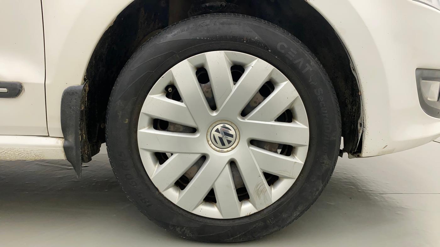 2013 Volkswagen Polo COMFORTLINE 1.2L PETROL, Petrol, Manual, 1,19,316 km, Right Front Wheel