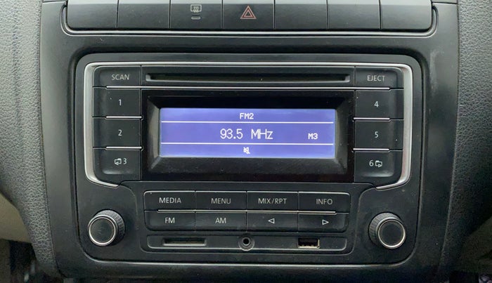 2013 Volkswagen Polo COMFORTLINE 1.2L PETROL, Petrol, Manual, 1,19,316 km, Infotainment System