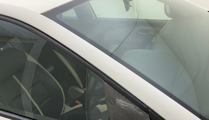 2013 Volkswagen Polo COMFORTLINE 1.2L PETROL, Petrol, Manual, 1,19,316 km, Right A pillar - Slightly dented