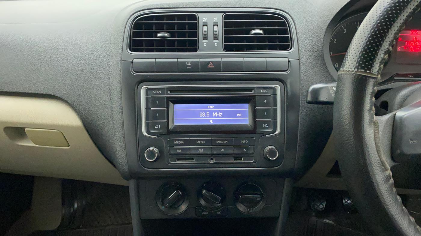 2013 Volkswagen Polo COMFORTLINE 1.2L PETROL, Petrol, Manual, 1,19,316 km, Air Conditioner