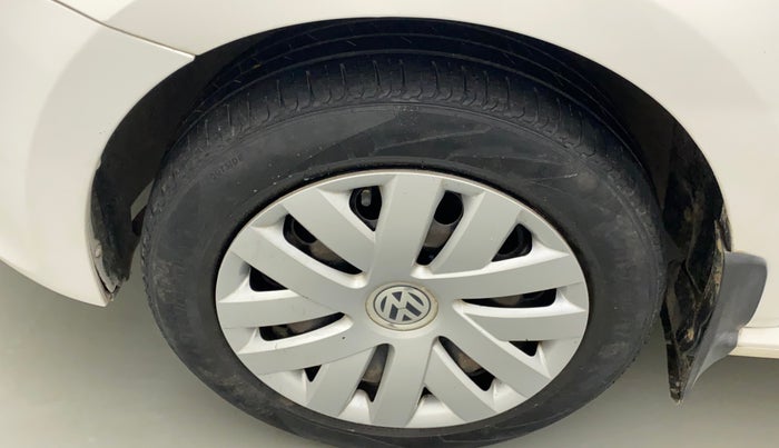 2013 Volkswagen Polo COMFORTLINE 1.2L PETROL, Petrol, Manual, 1,19,316 km, Left front tyre - Minor crack