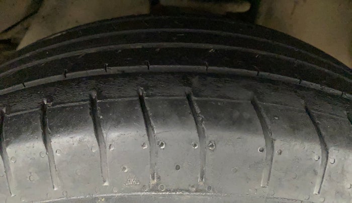 2020 Toyota Innova Crysta 2.4 GX AT 7 STR, Diesel, Automatic, 74,869 km, Right Front Tyre Tread