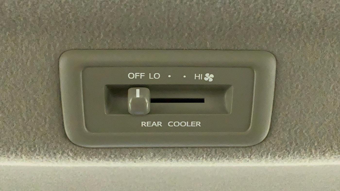 2020 Toyota Innova Crysta 2.4 GX AT 7 STR, Diesel, Automatic, 74,869 km, Rear AC Temperature Control