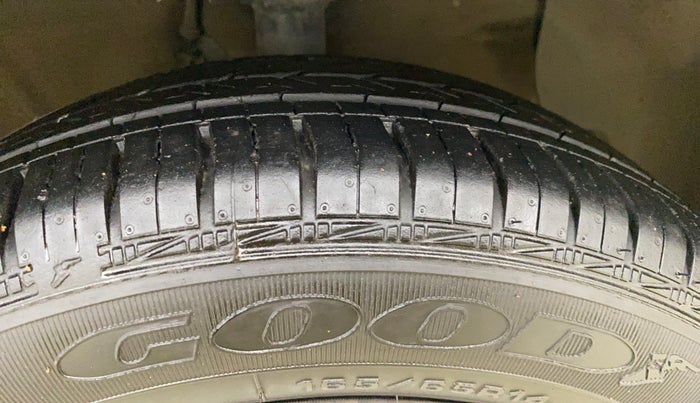 2018 Hyundai Grand i10 MAGNA 1.2 KAPPA VTVT, CNG, Manual, 43,746 km, Right Front Tyre Tread