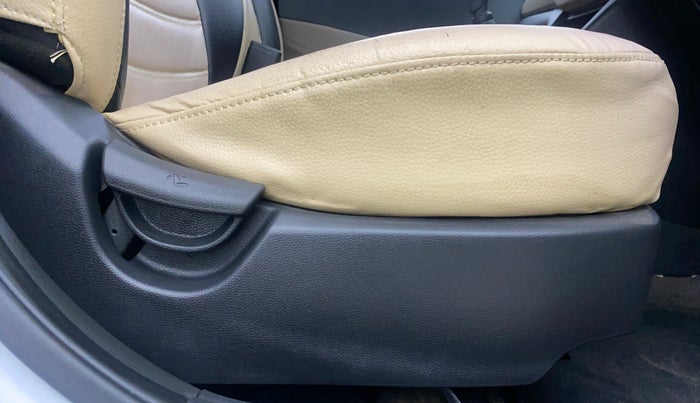 2018 Hyundai Grand i10 MAGNA 1.2 KAPPA VTVT, CNG, Manual, 43,746 km, Driver Side Adjustment Panel