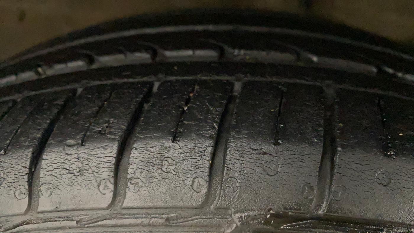 2018 Maruti Ciaz SIGMA 1.5 SHVS MT  PETROL, Petrol, Manual, 41,328 km, Right Front Tyre Tread