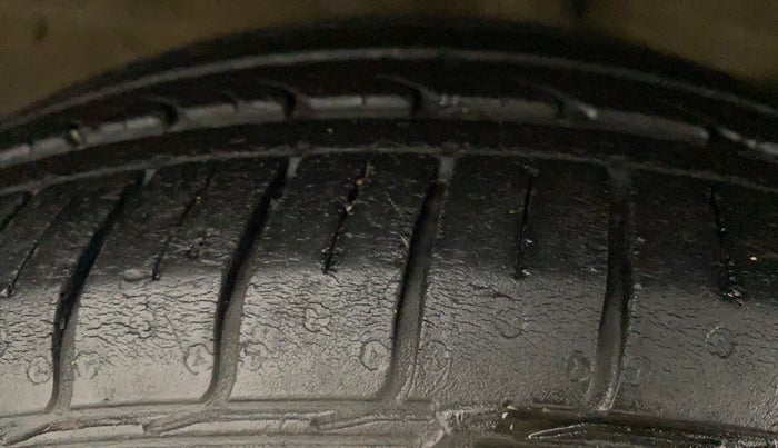 2018 Maruti Ciaz SIGMA 1.5 SHVS MT  PETROL, Petrol, Manual, 41,328 km, Right Front Tyre Tread