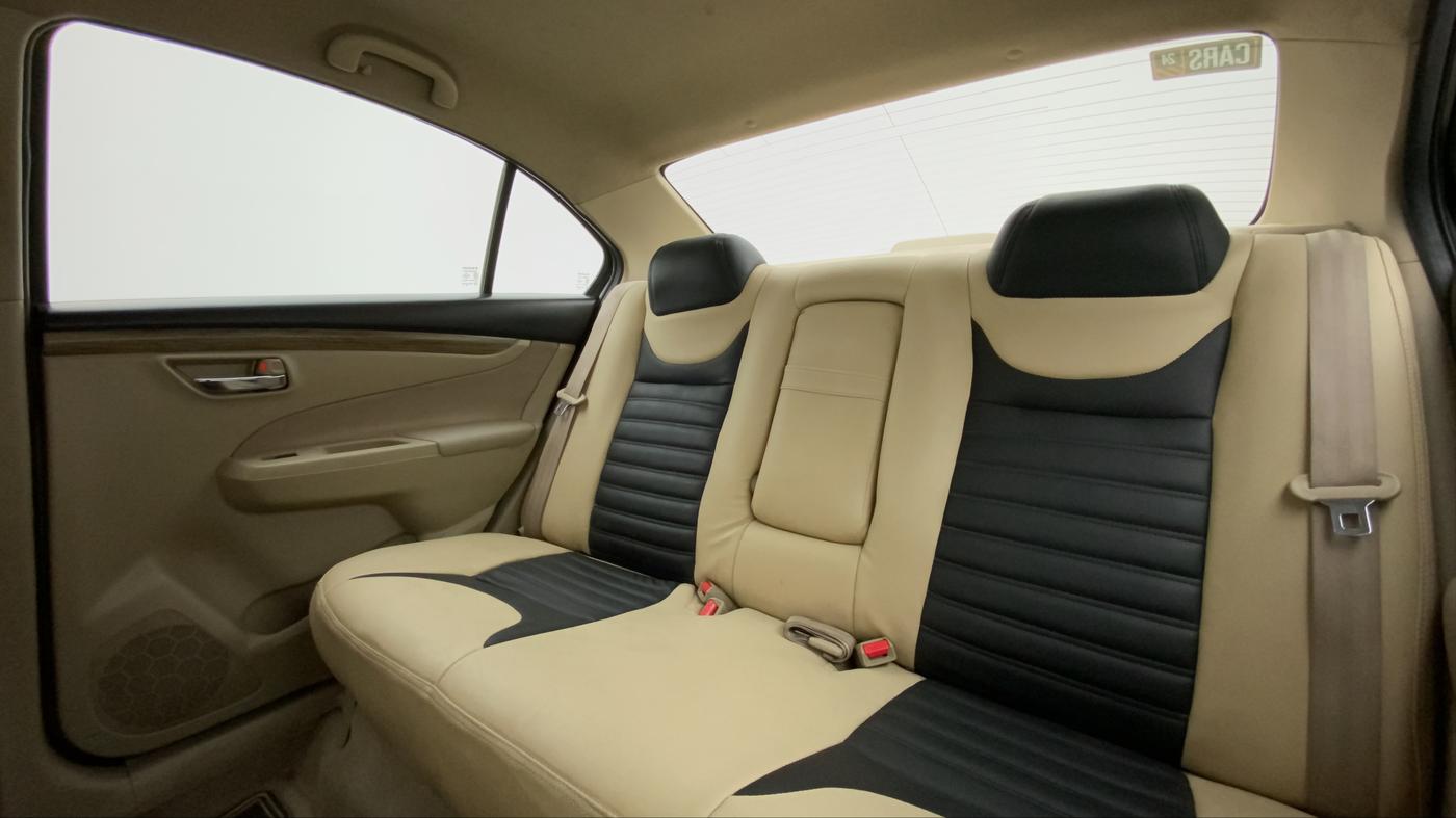 2018 Maruti Ciaz SIGMA 1.5 SHVS MT  PETROL, Petrol, Manual, 41,328 km, Right Side Rear Door Cabin