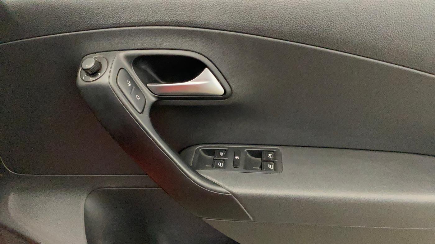 2019 Volkswagen Polo HIGHLINE PLUS 1.0 16 ALLOY, Petrol, Manual, 45,478 km, Driver Side Door Panels Control