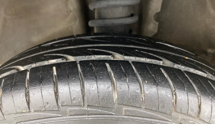 2012 Maruti OMNI E 8 STR, Petrol, Manual, 35,429 km, Left Front Tyre Tread
