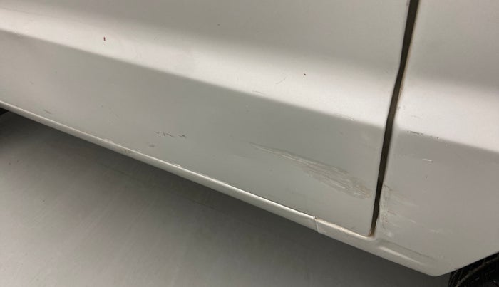 2012 Maruti OMNI E 8 STR, Petrol, Manual, 35,429 km, Rear left door - Slightly dented