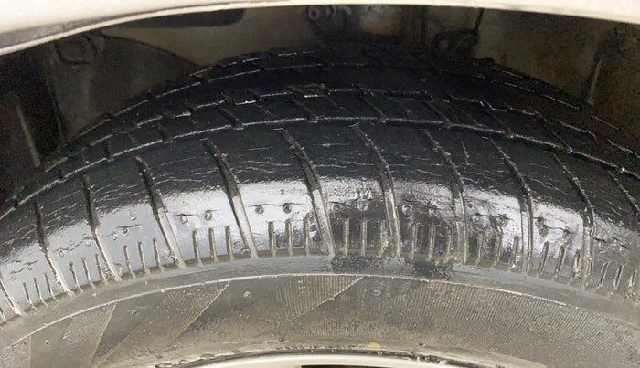 2016 Honda Brio VX MT, Petrol, Manual, 17,759 km, Left Front Tyre Tread