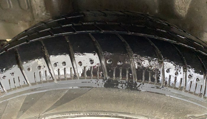 2016 Honda Brio VX MT, Petrol, Manual, 17,759 km, Right Rear Tyre Tread