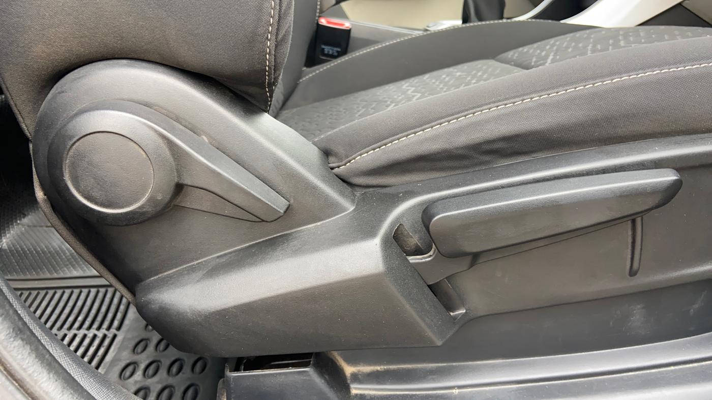 2023 Tata ALTROZ XZ + SUNROOF, Petrol, Manual, 56,975 km, Driver Side Adjustment Panel