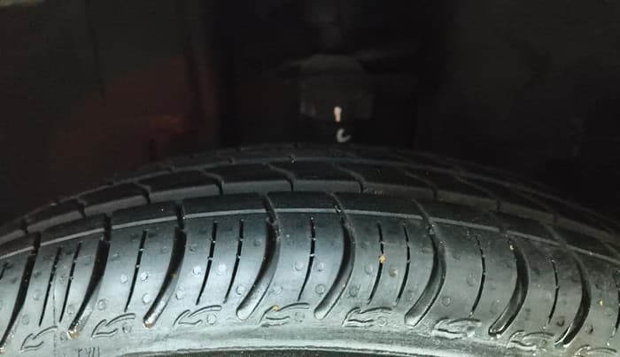 2021 Renault Kwid RXL, Petrol, Manual, 57,187 km, Left Front Tyre Tread